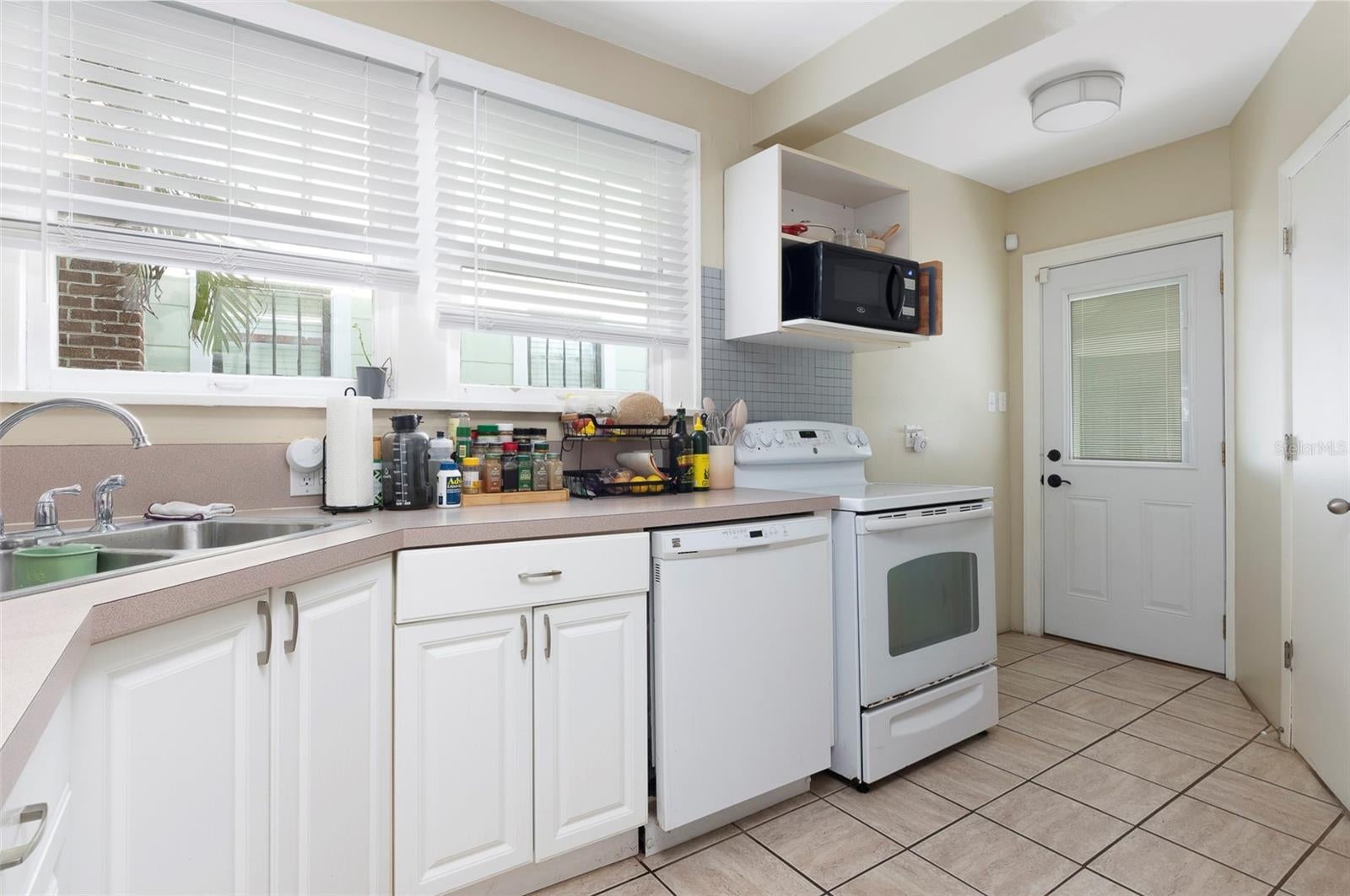 540 11 Ave, Saint Petersburg, FL 33701 photo