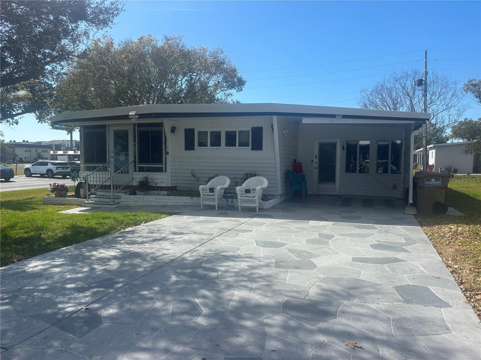 105 Freedom Ct, Palm Harbor, FL 34684
