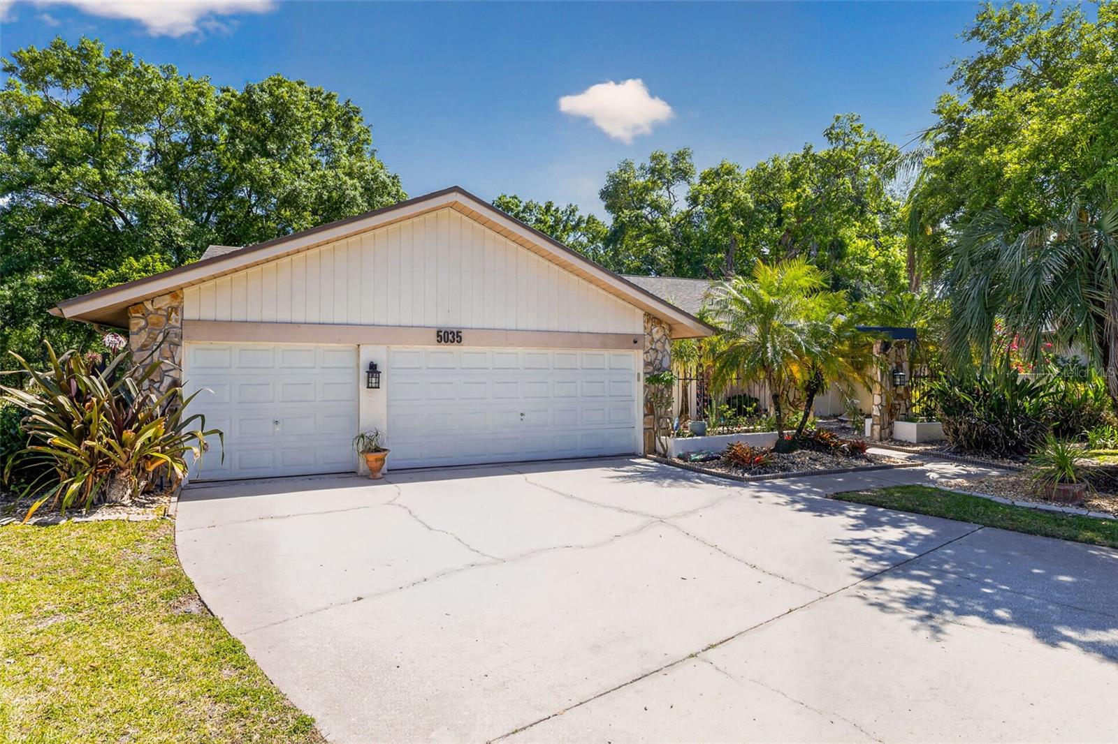 5035 Barrowe Dr, Tampa, FL 33624 photo