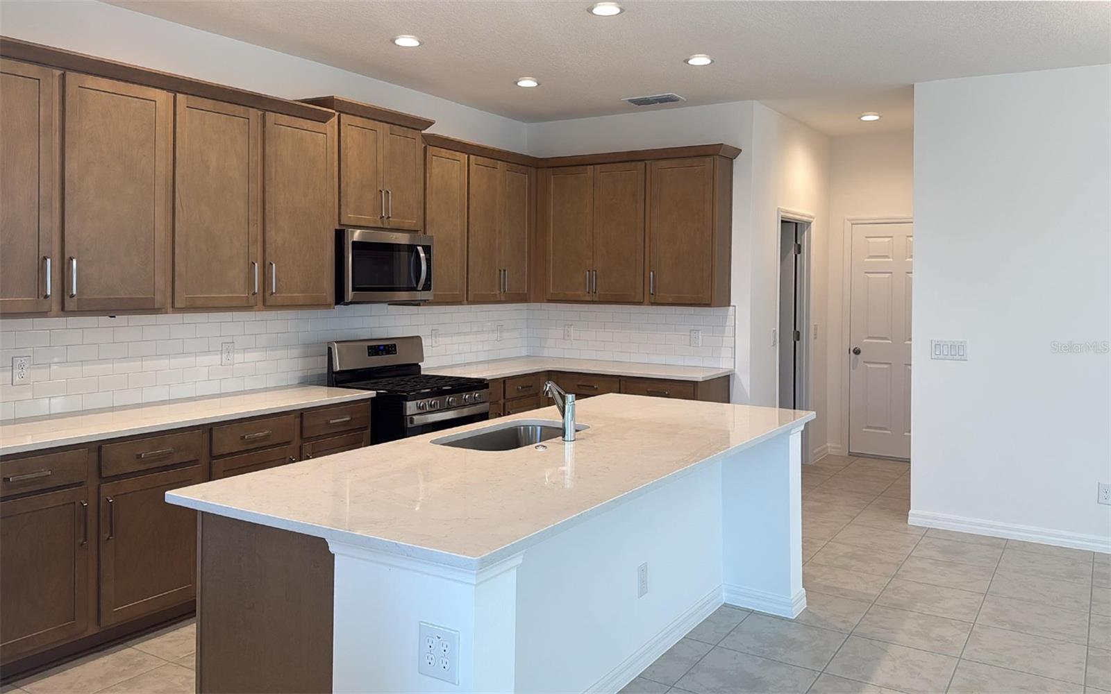 6863 Spanish Imperial St, Howey In The Hills, FL 34737 photo