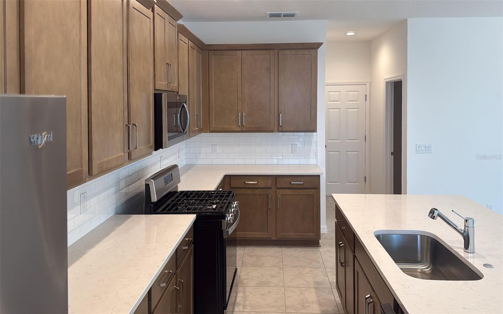 6863 Spanish Imperial St, Howey In The Hills, FL 34737 photo