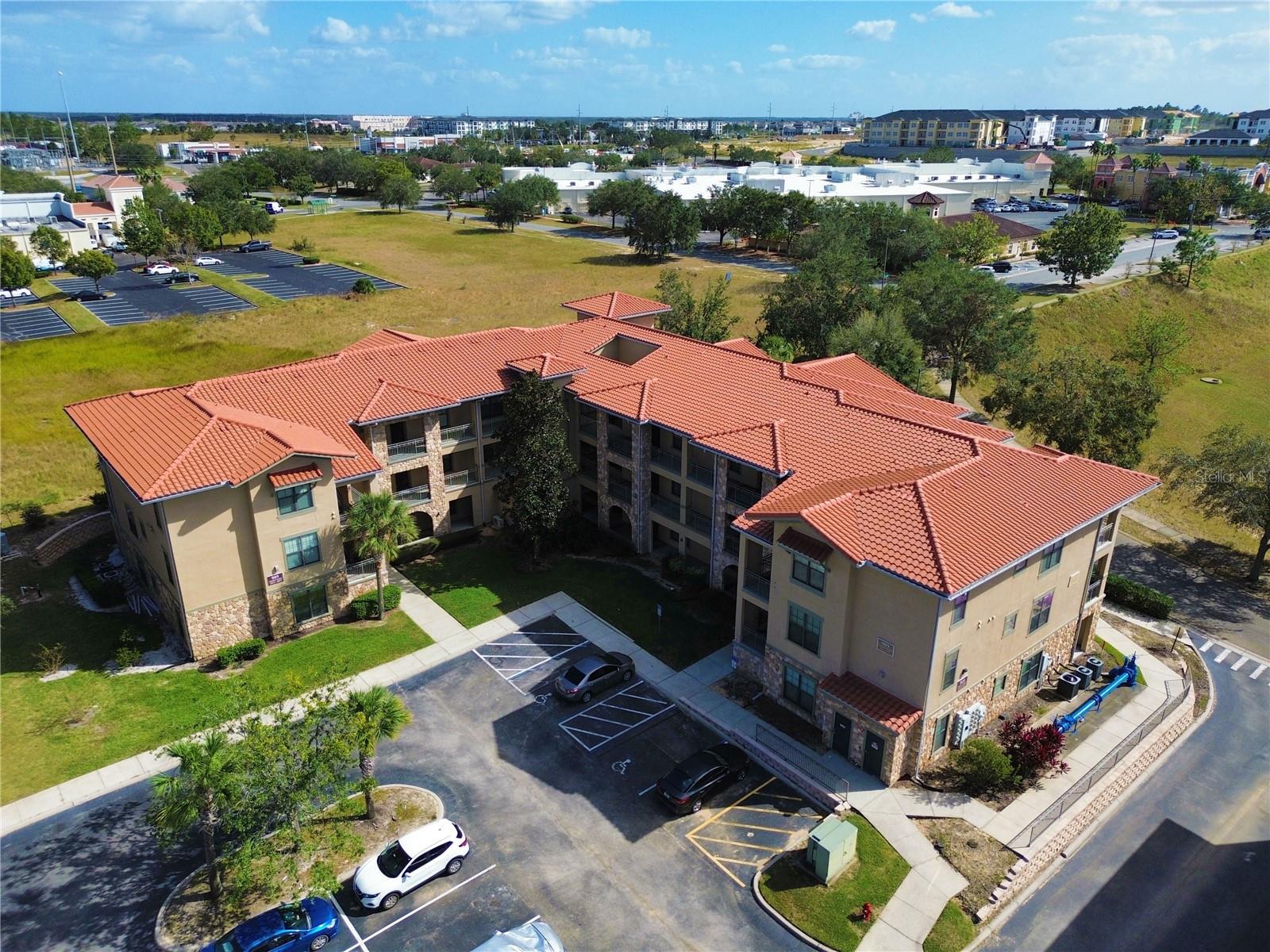 909 Charo Pkwy, Davenport, FL 33897