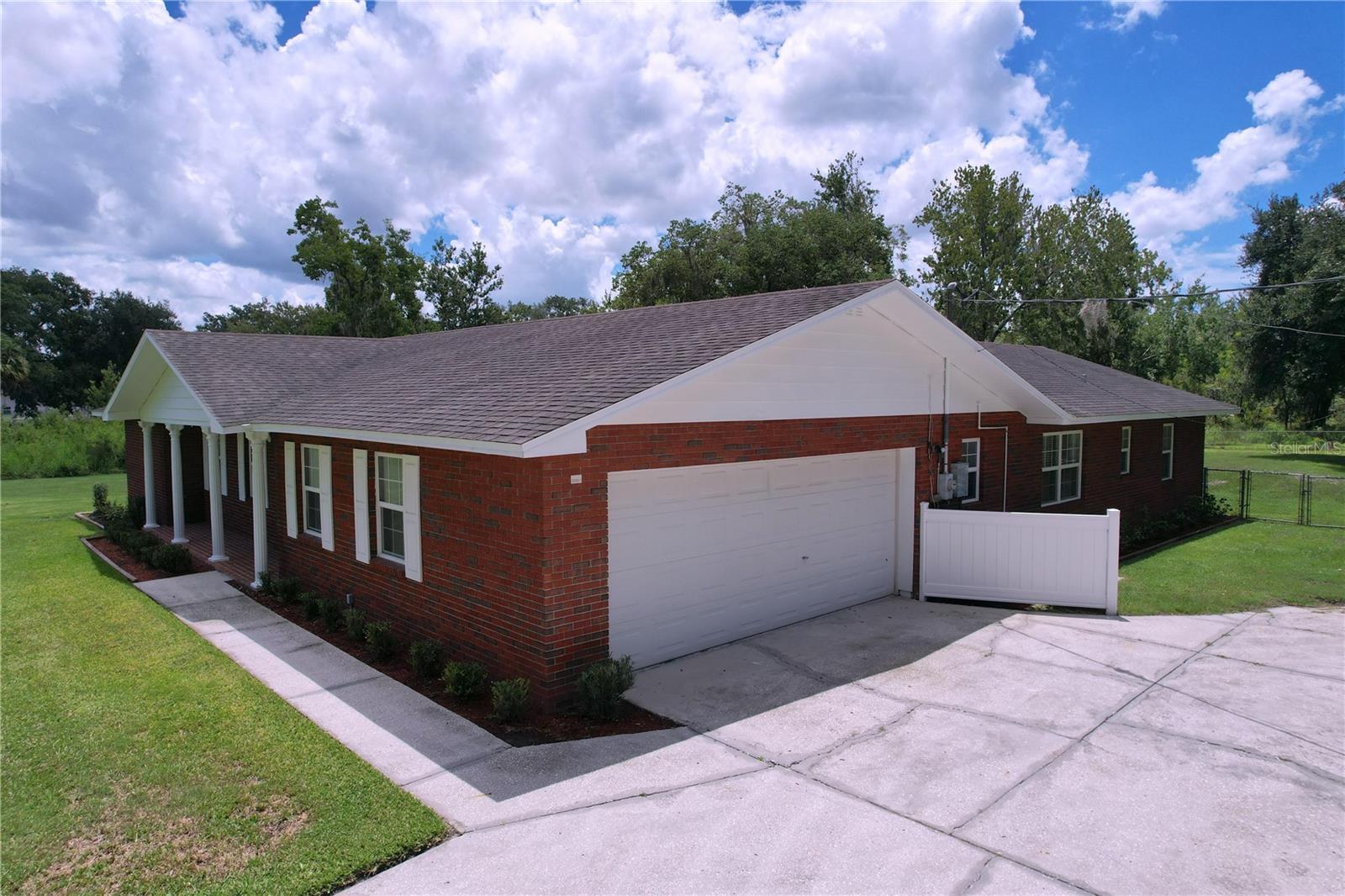 1405 Knights Griffin Rd, Plant City, FL 33565 photo
