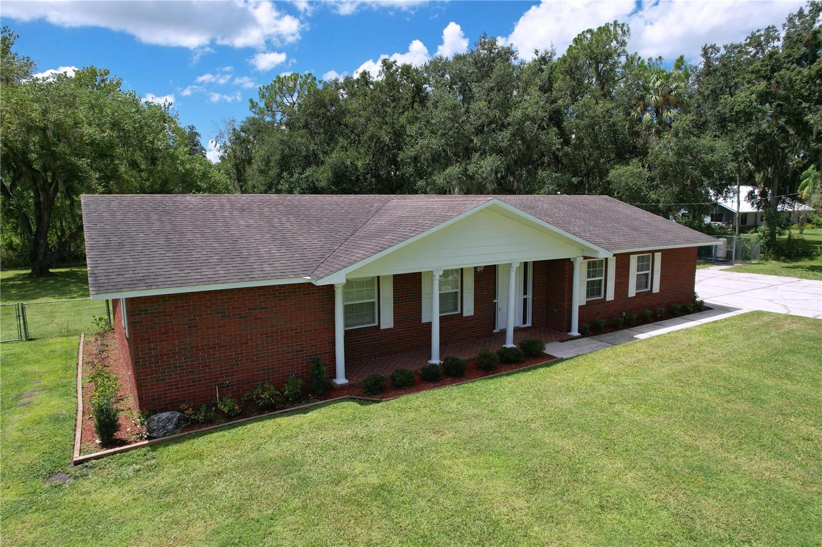 1405 Knights Griffin Rd, Plant City, FL 33565 photo