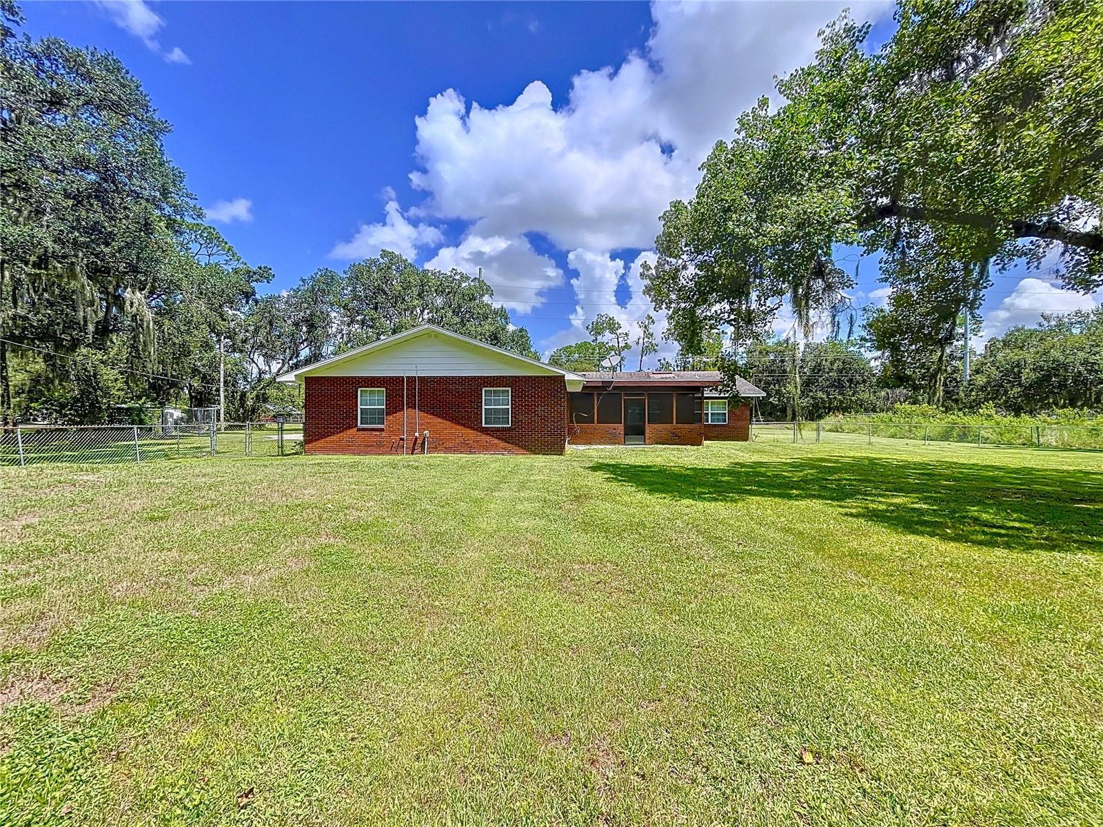 1405 Knights Griffin Rd, Plant City, FL 33565 photo