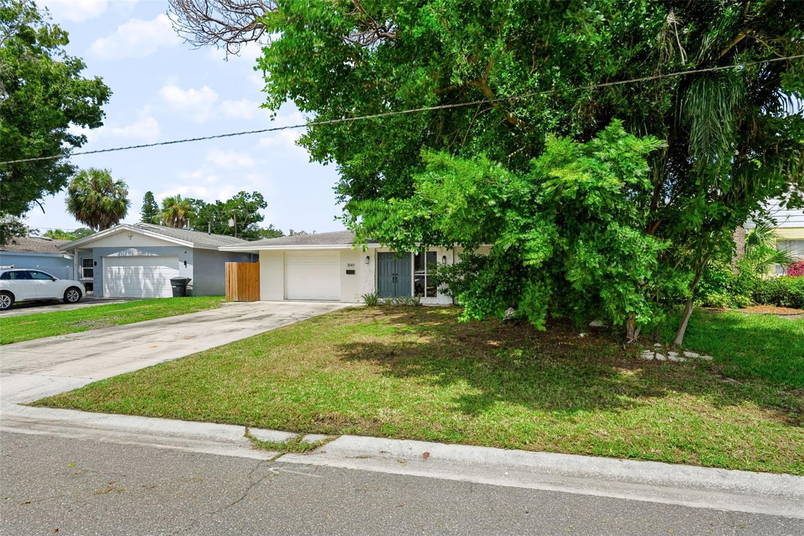 1849 New Hampshire Ave, Saint Petersburg, FL 33703 photo
