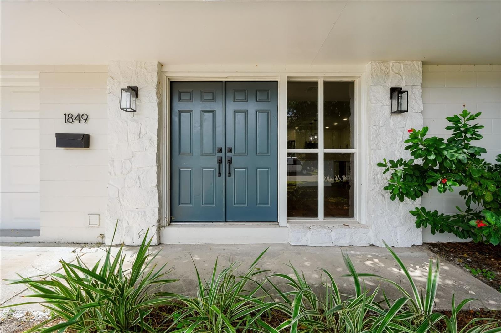 1849 New Hampshire Ave, Saint Petersburg, FL 33703 photo