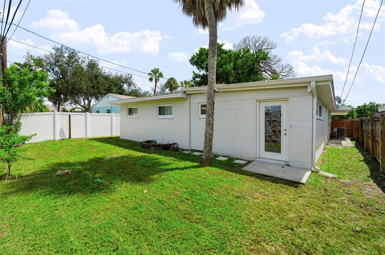 1849 New Hampshire Ave, Saint Petersburg, FL 33703 photo