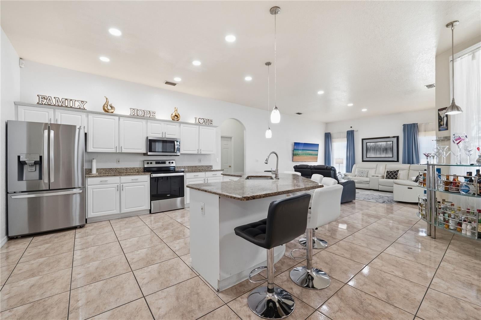1907 W Mohawk Ave, Tampa, FL 33603 photo