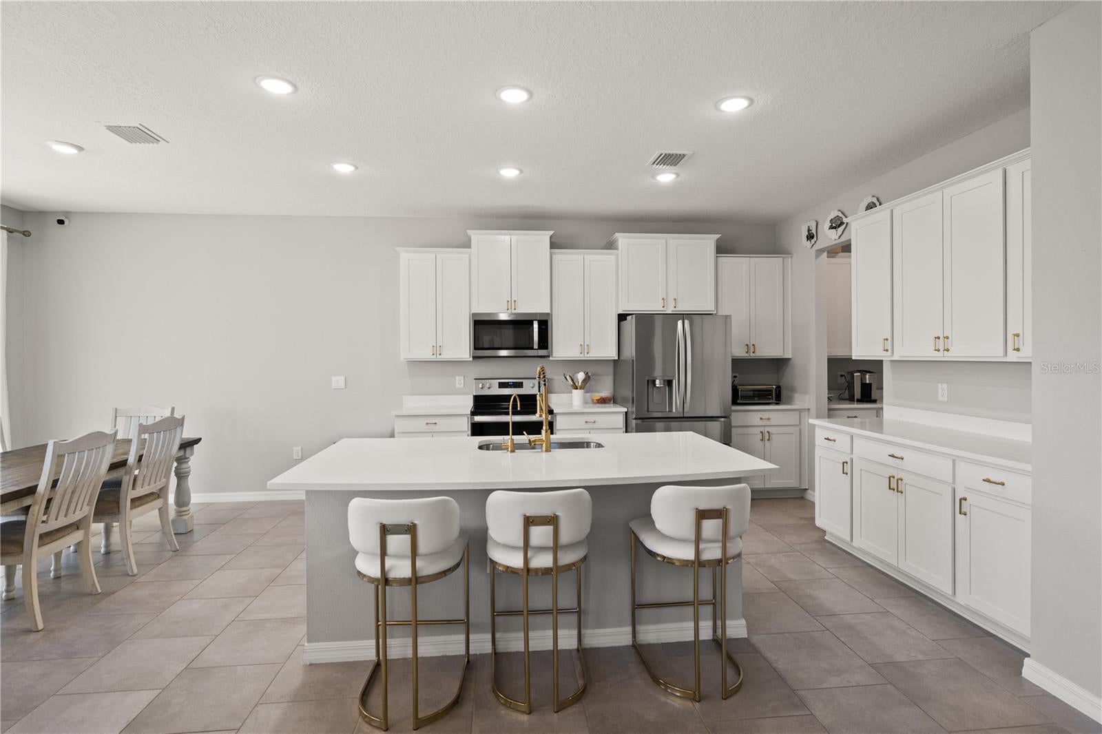 6199 Wandering Willow Dr, Wesley Chapel, FL 33545 photo
