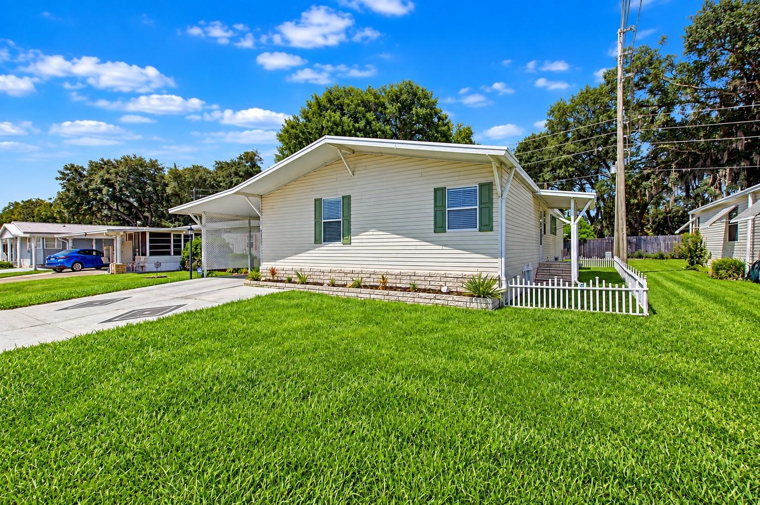 36731 Tara Ave, Zephyrhills, FL 33542 photo