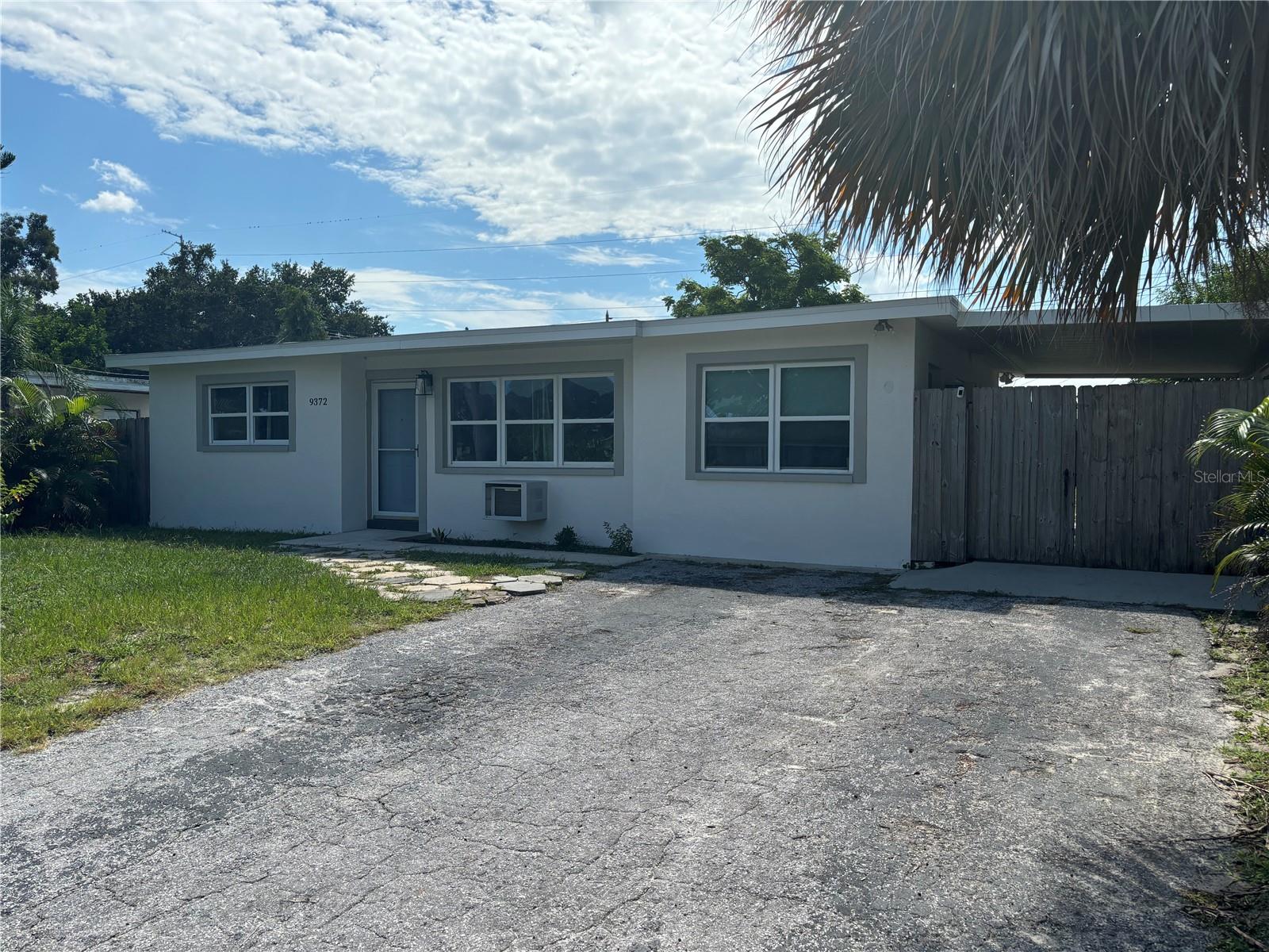 9372 88 Way, Seminole, FL 33777