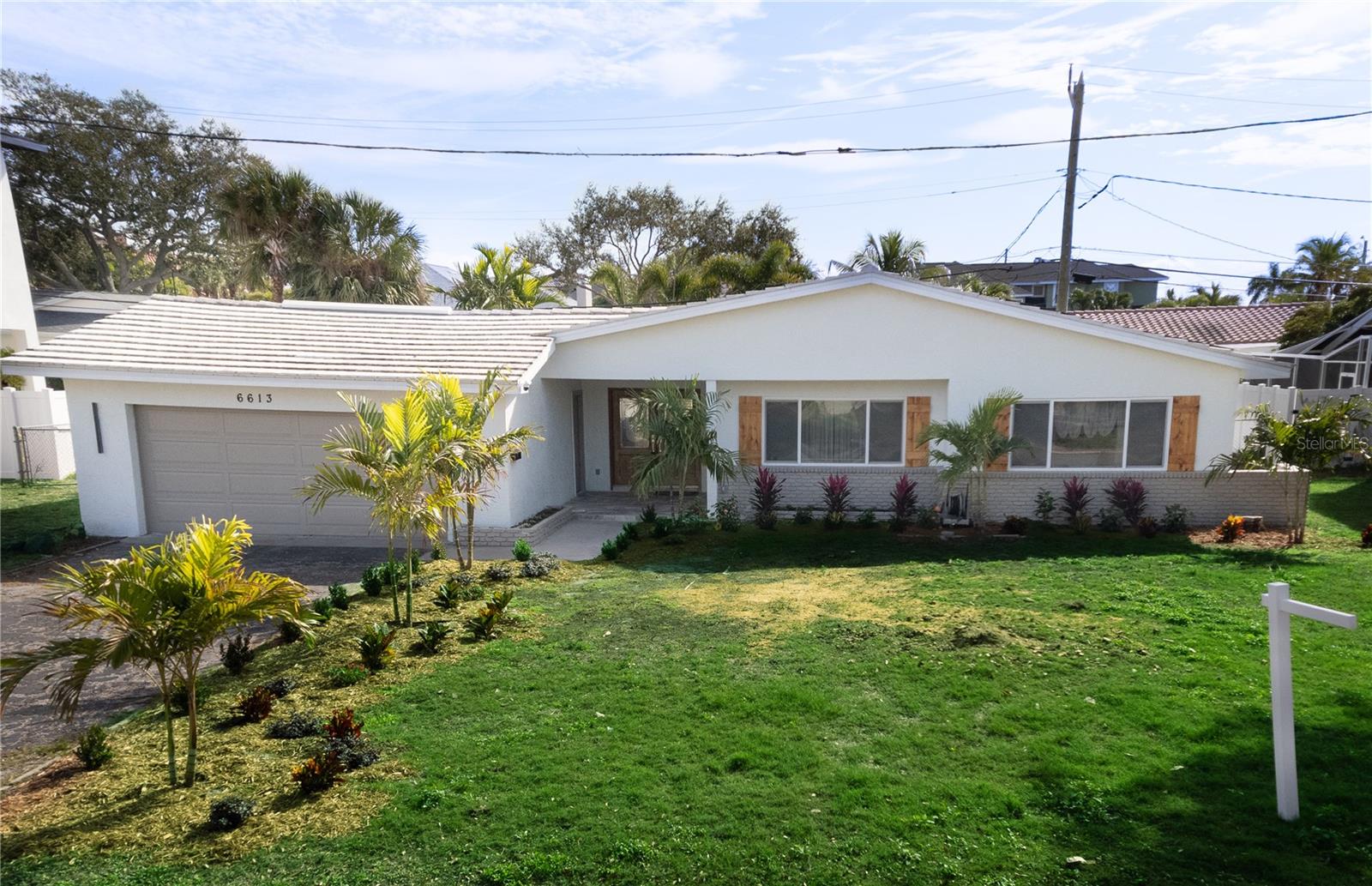 6613 Blue Heron Dr, Saint Petersburg, FL 33707 photo