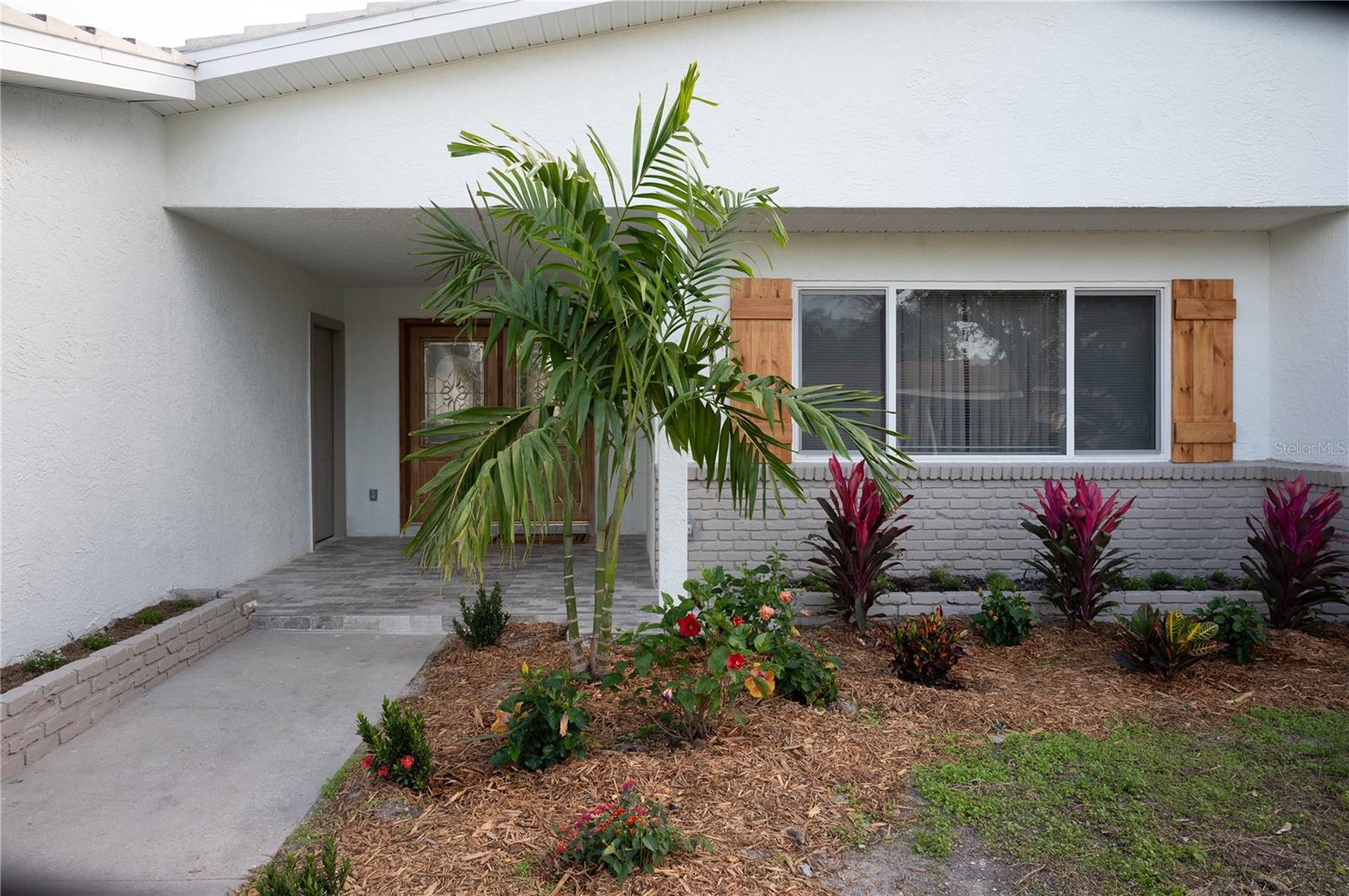 6613 Blue Heron Dr, Saint Petersburg, FL 33707 photo