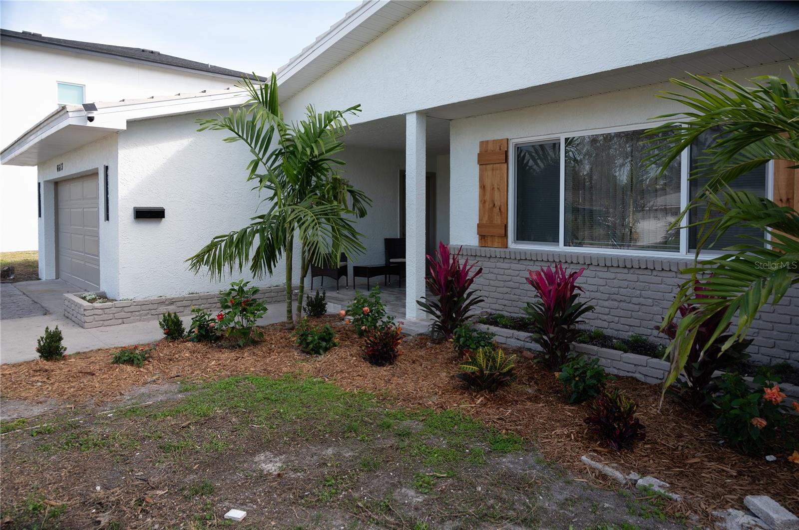 6613 Blue Heron Dr, Saint Petersburg, FL 33707 photo