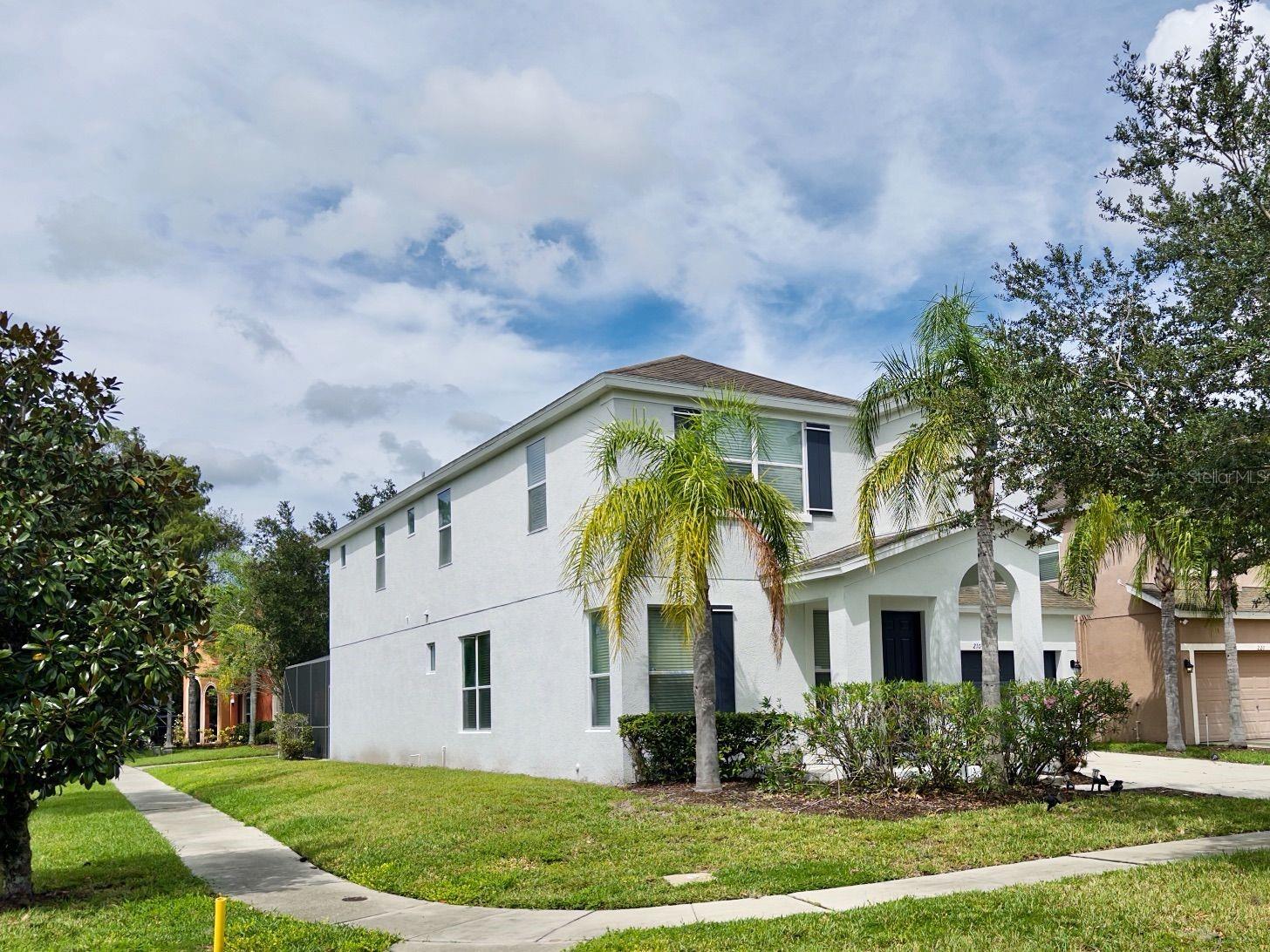 210 Las Fuentes Dr, Kissimmee, FL 34746 photo