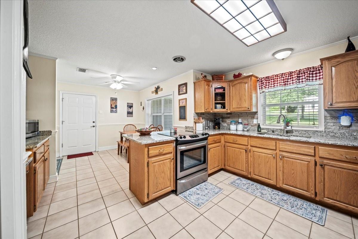 Single Family Residence in DADE CITY FL 9912 PINE LEAF LANE 13.jpg