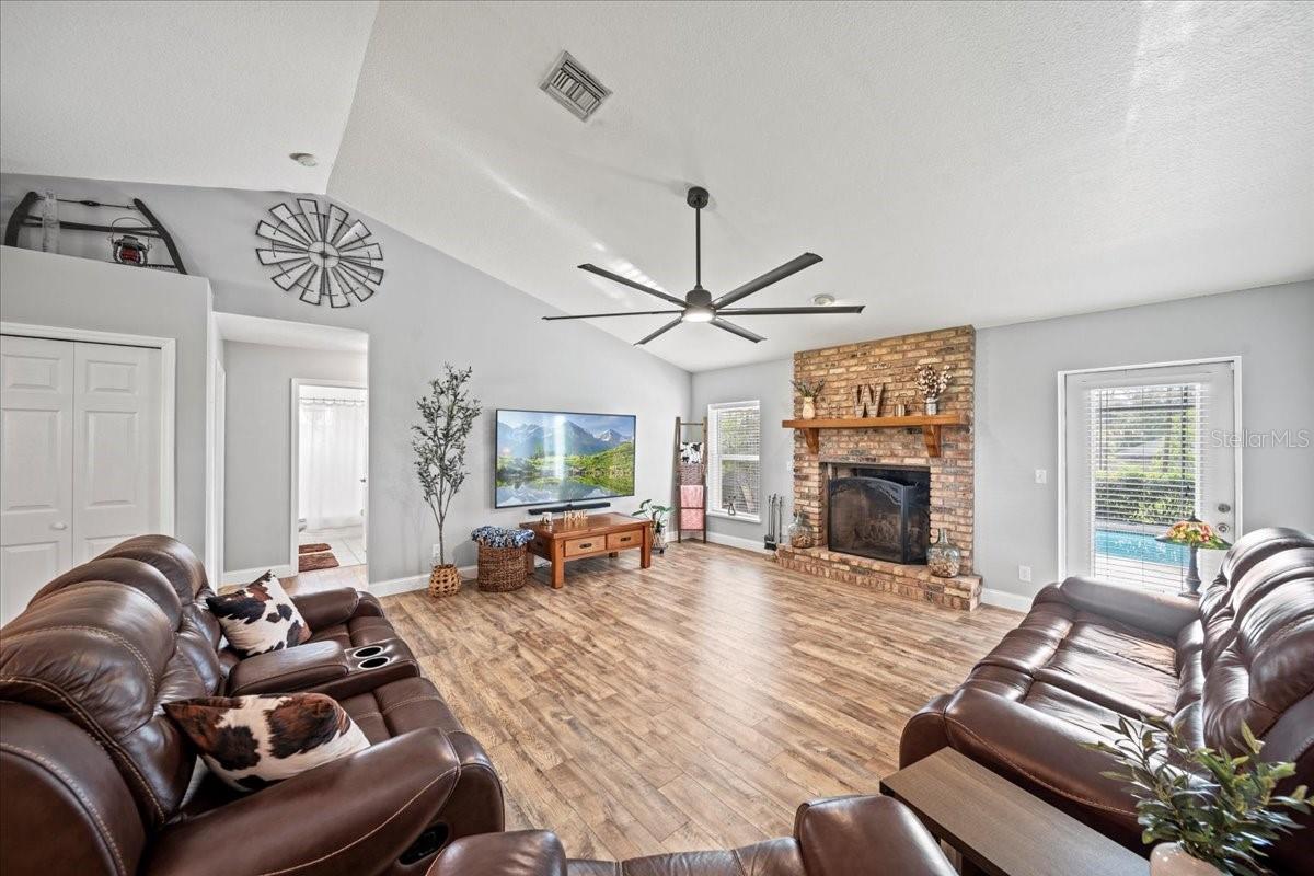 Single Family Residence in DADE CITY FL 9912 PINE LEAF LANE 8.jpg