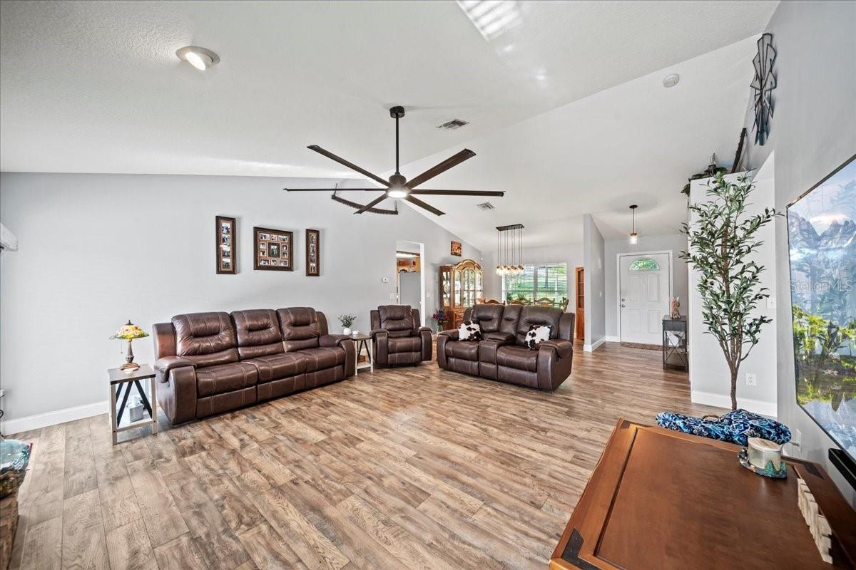 Single Family Residence in DADE CITY FL 9912 PINE LEAF LANE 10.jpg