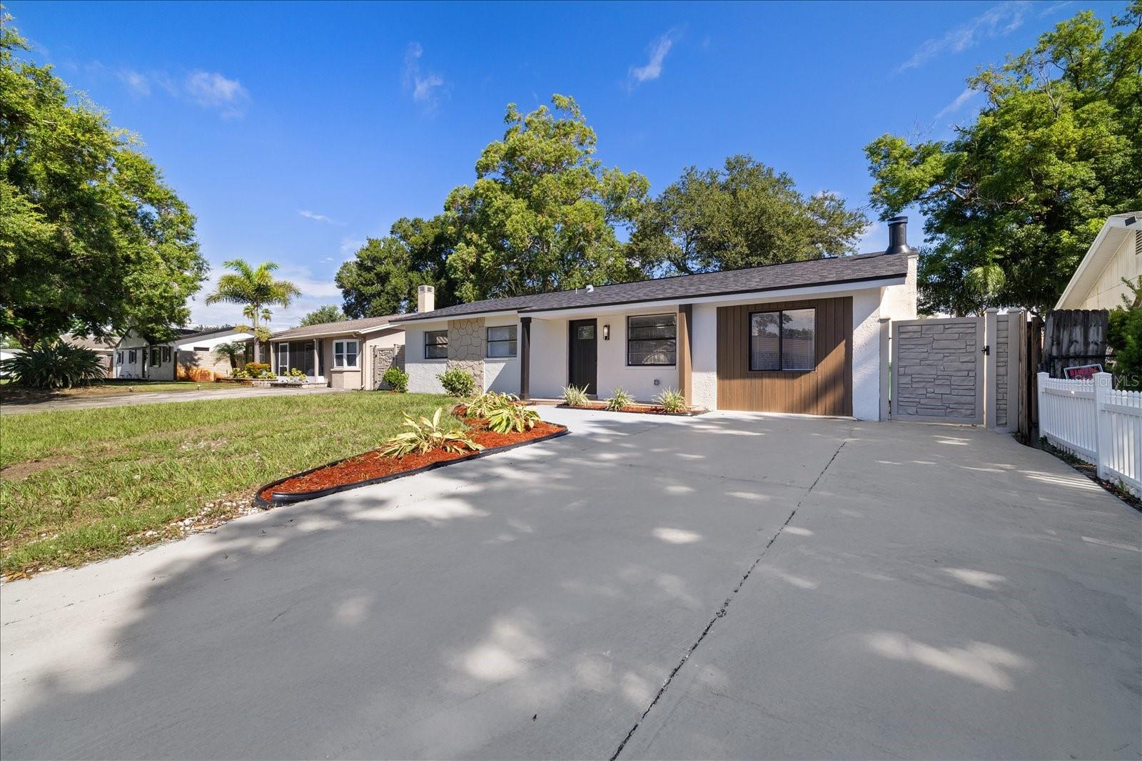 8231 82 Ave, Seminole, FL 33777 photo