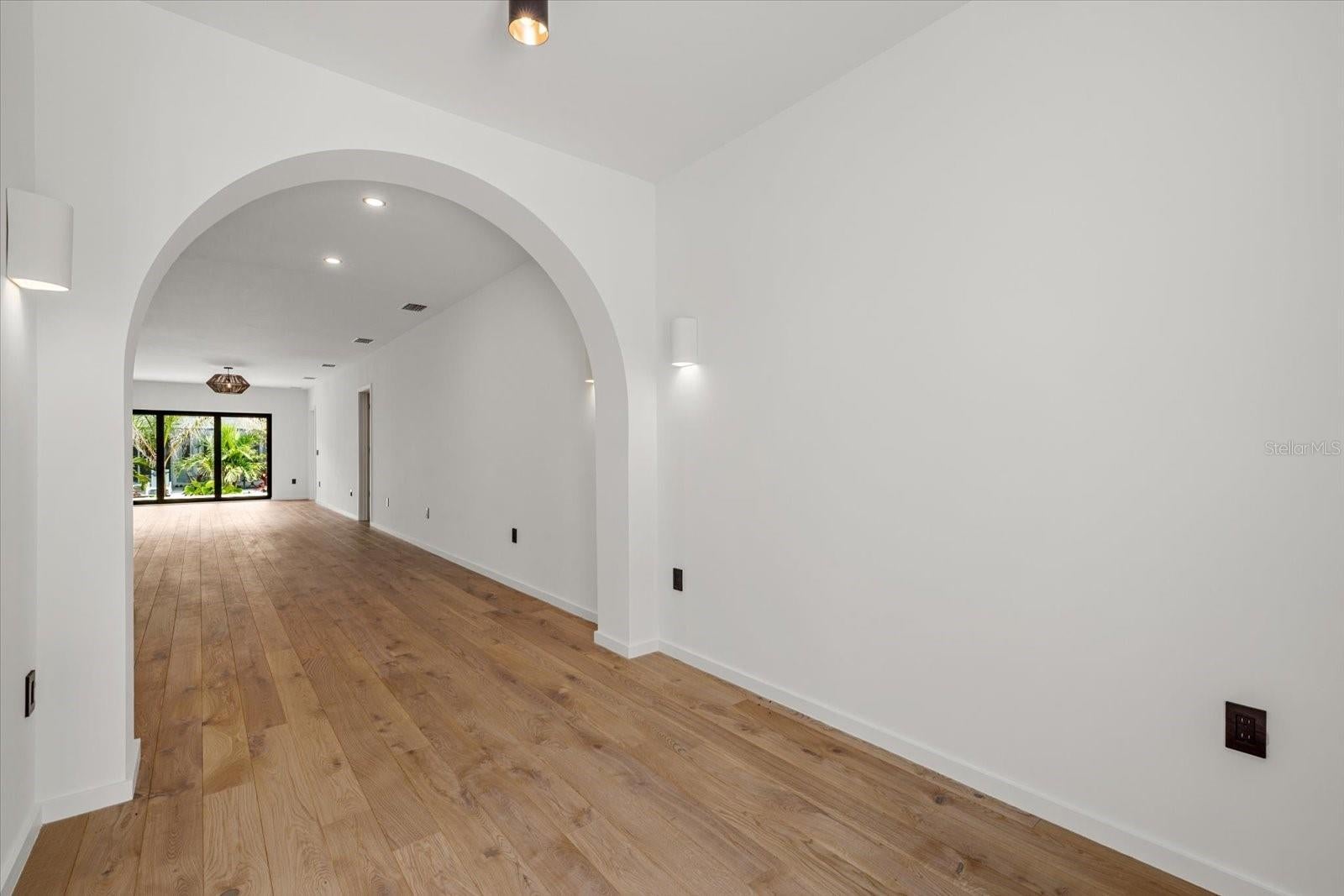 1675 5 St, Sarasota, FL 34236 photo