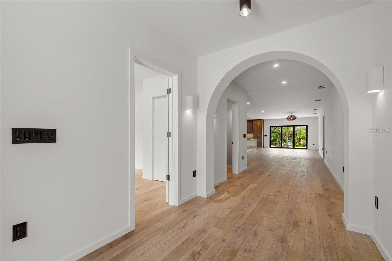 1675 5 St, Sarasota, FL 34236 photo