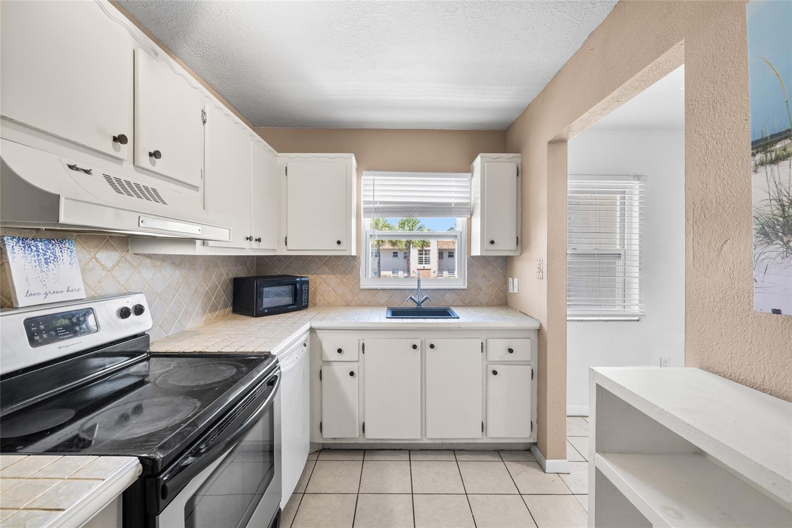 2727 75 St #8 A 13, Bradenton, FL 34209 photo
