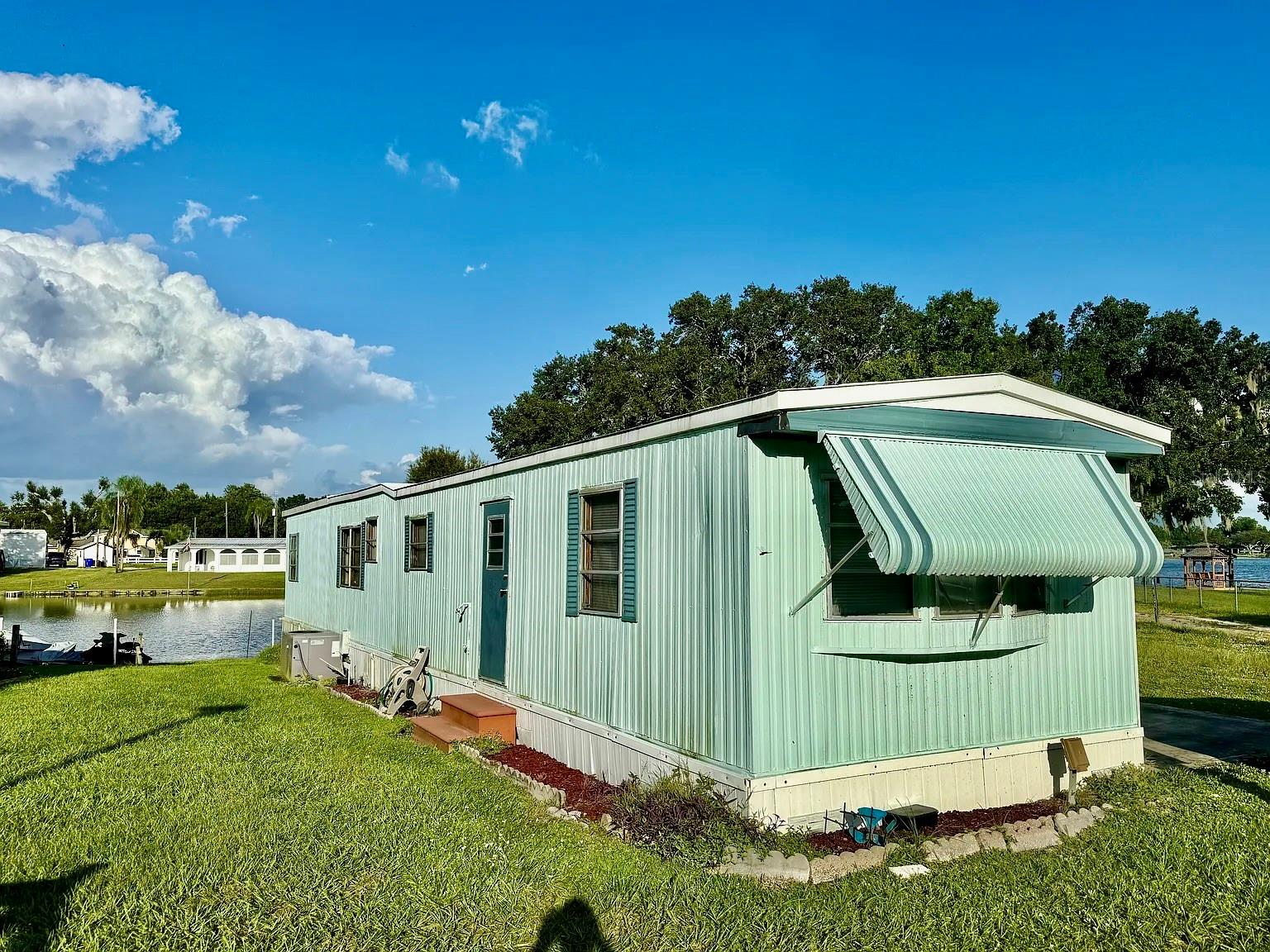 16 Palm Cir, Lake Placid, FL 33852