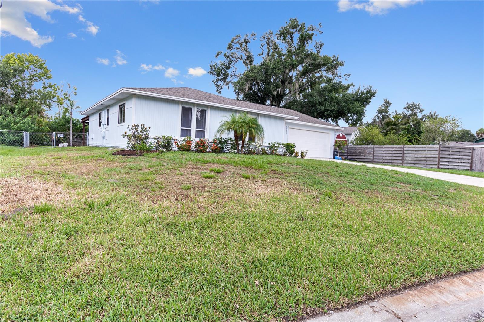 5011 Leon Dr, Palmetto, FL 34221 photo