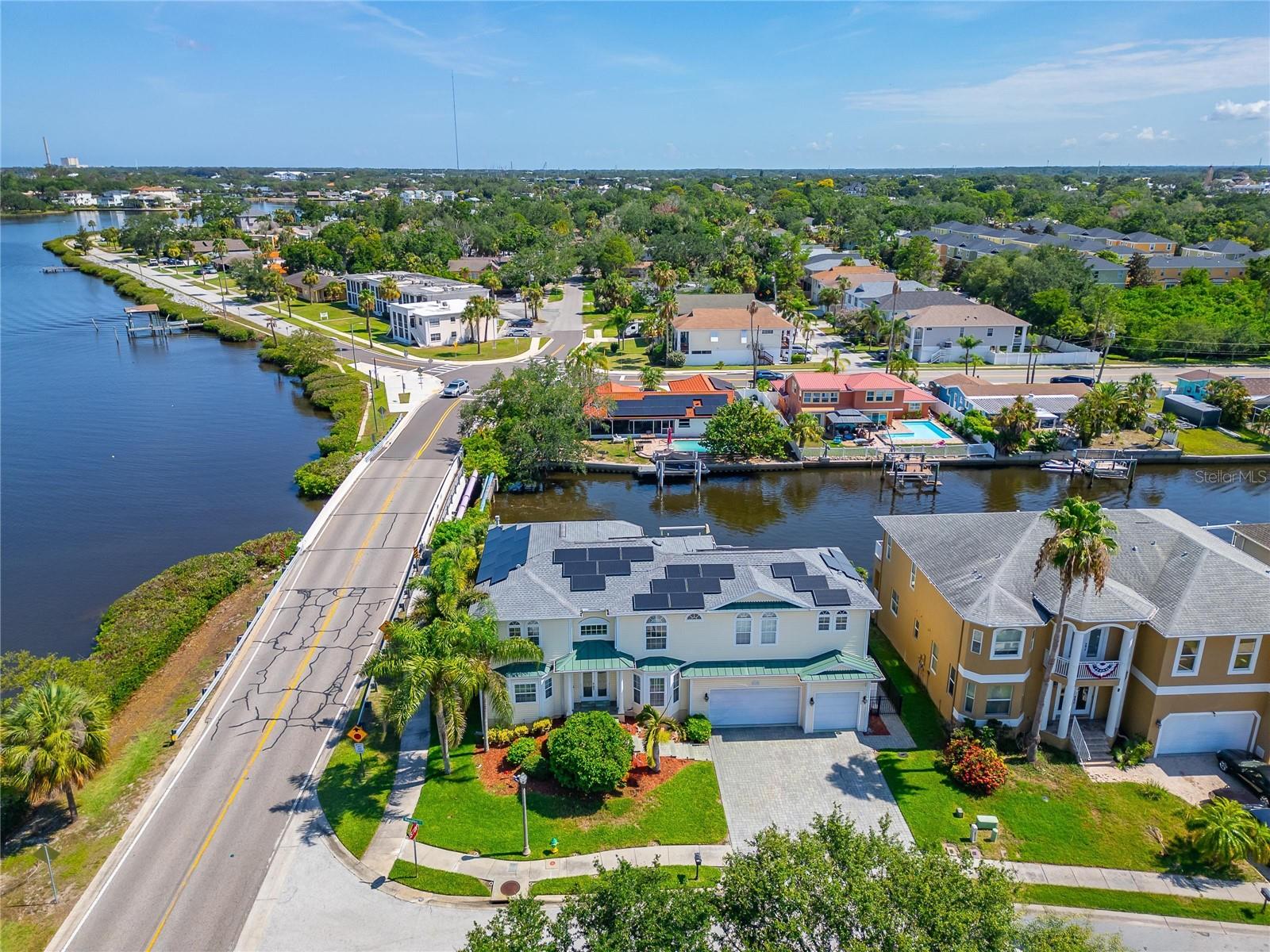 339 Manatee Ln, Tarpon Springs, FL 34689 photo