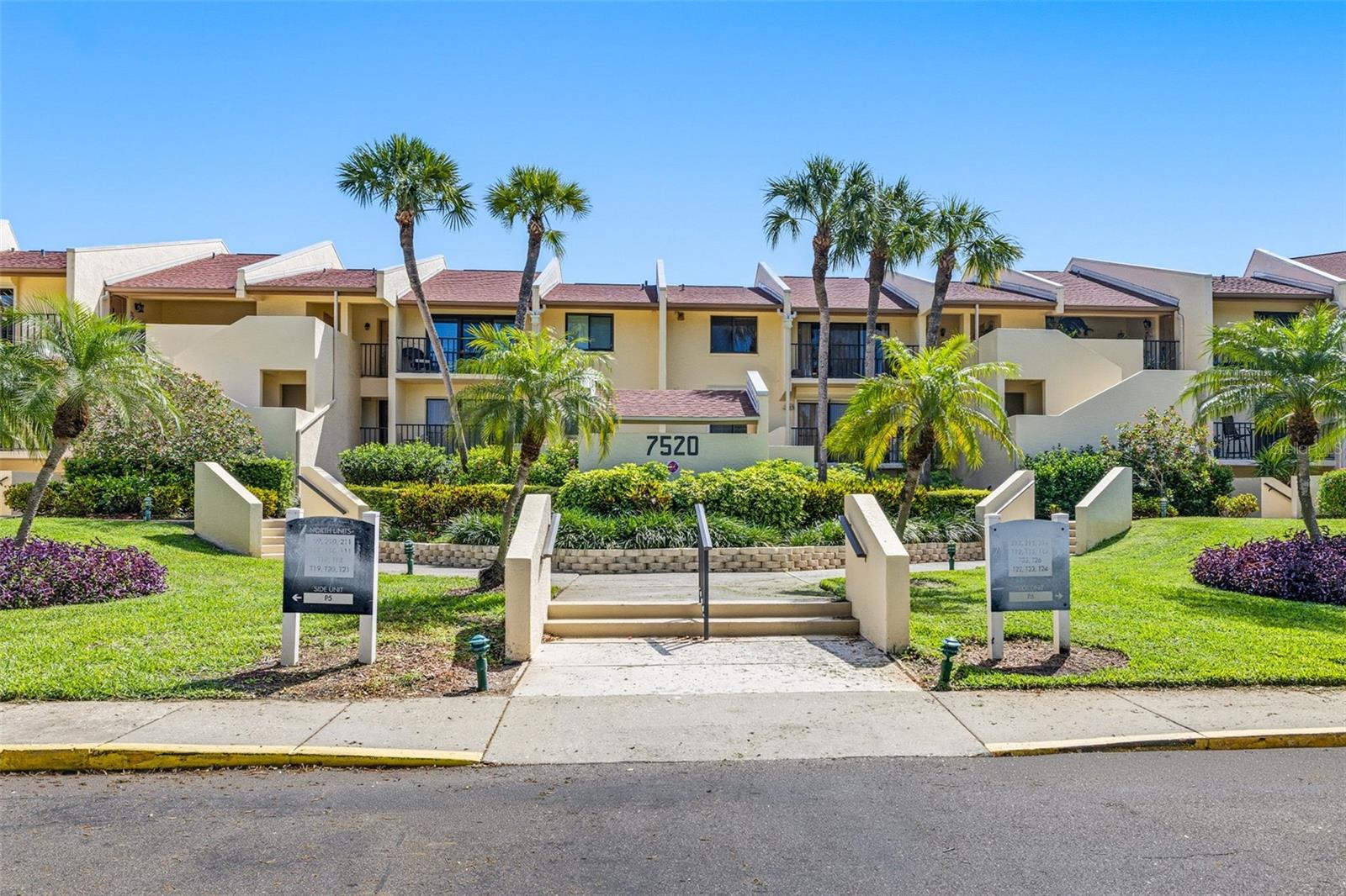 7520 Sunshine Skyway Ln, Saint Petersburg, FL 33711