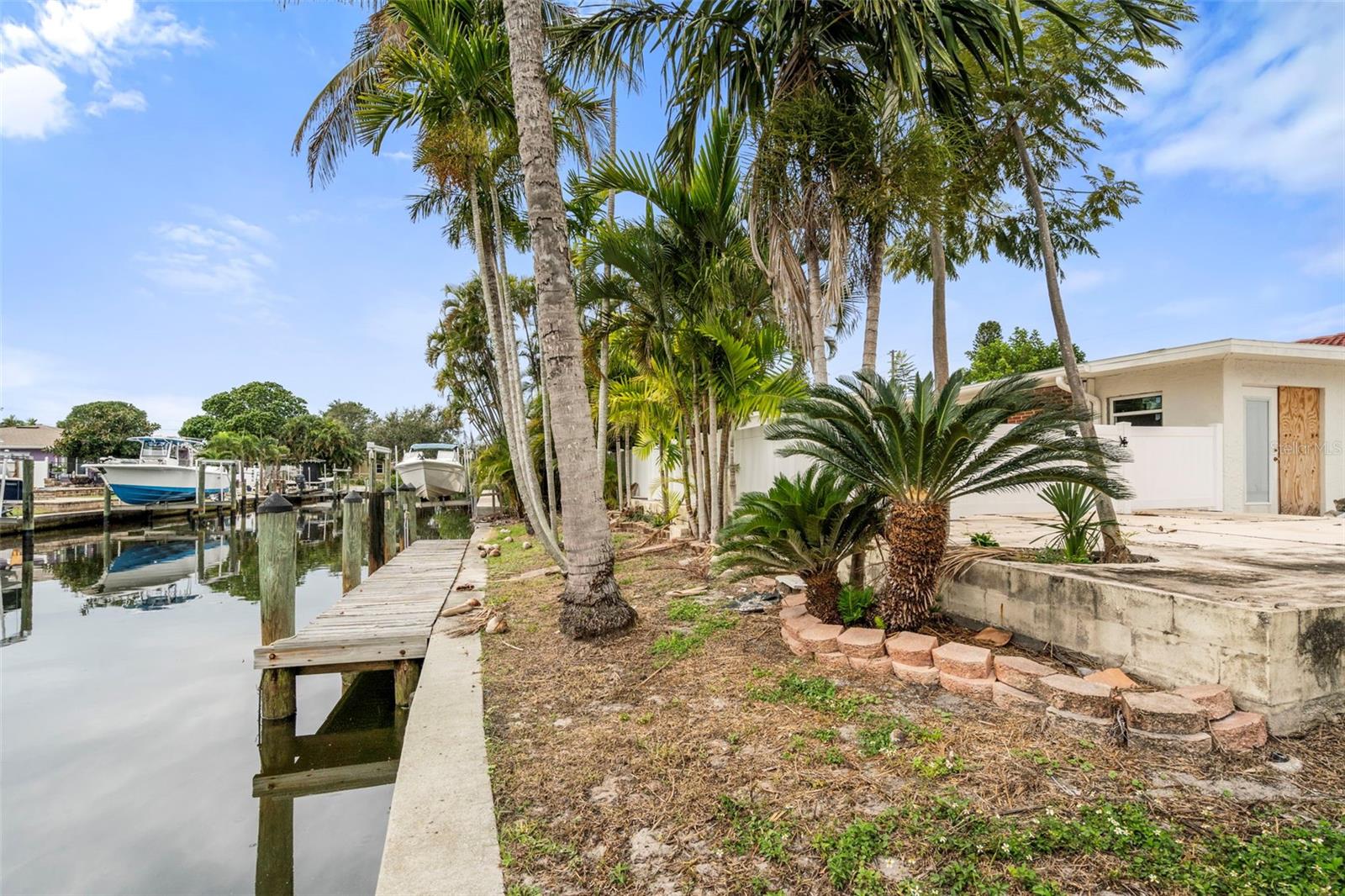 9570 Sun Isle Dr, Saint Petersburg, FL 33702 photo
