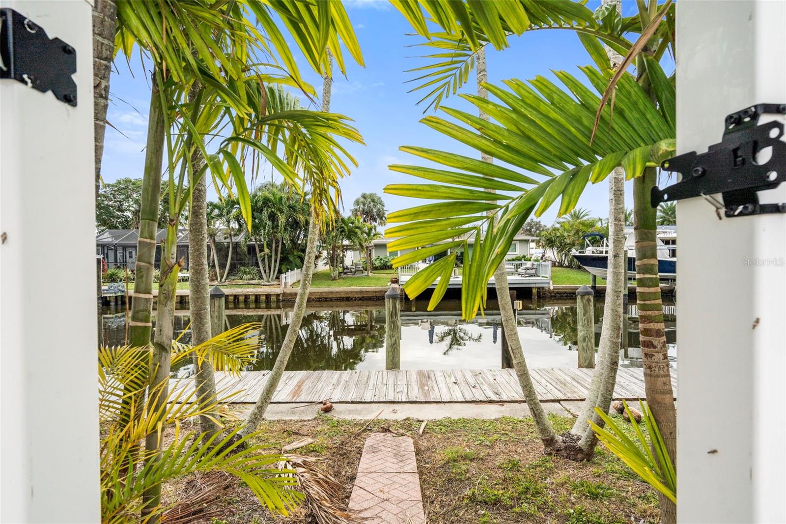 9570 Sun Isle Dr, Saint Petersburg, FL 33702 photo