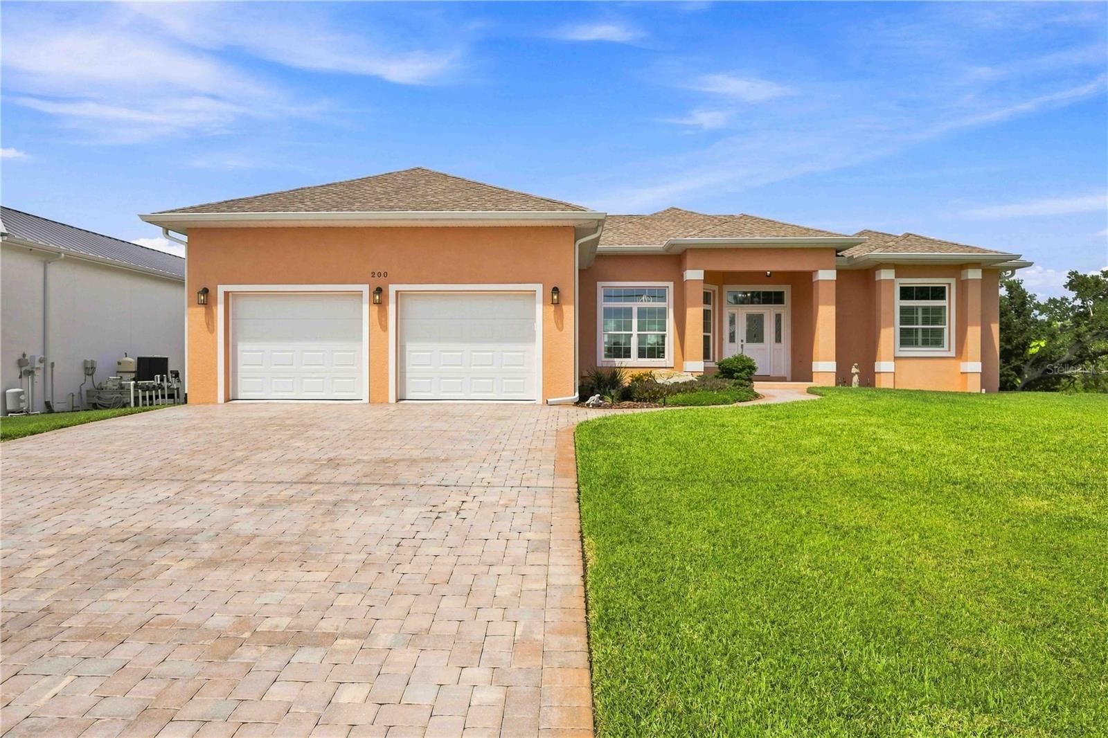 200 Montana Ave, Nokomis, FL 34275