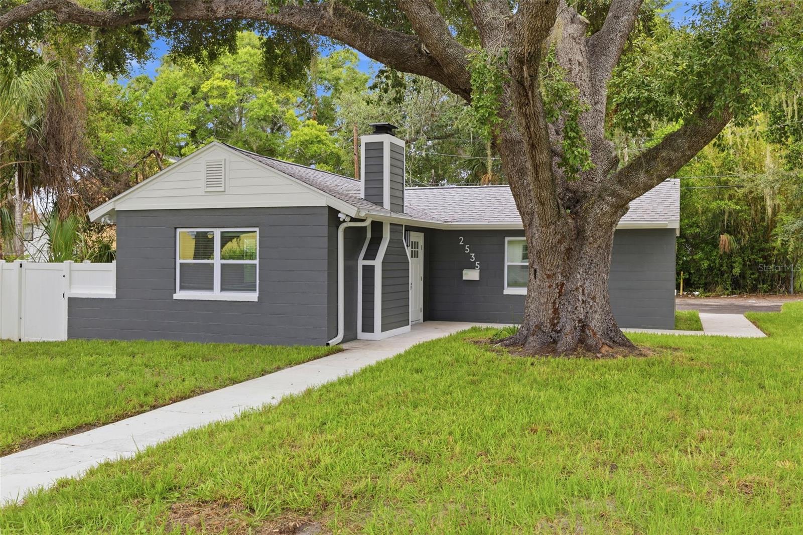 2535 19 St, Saint Petersburg, FL 33712 photo
