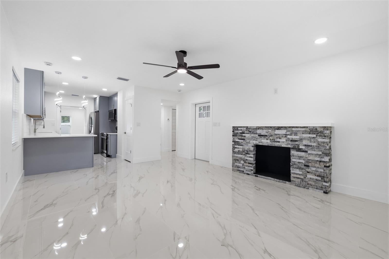 2535 19 St, Saint Petersburg, FL 33712 photo