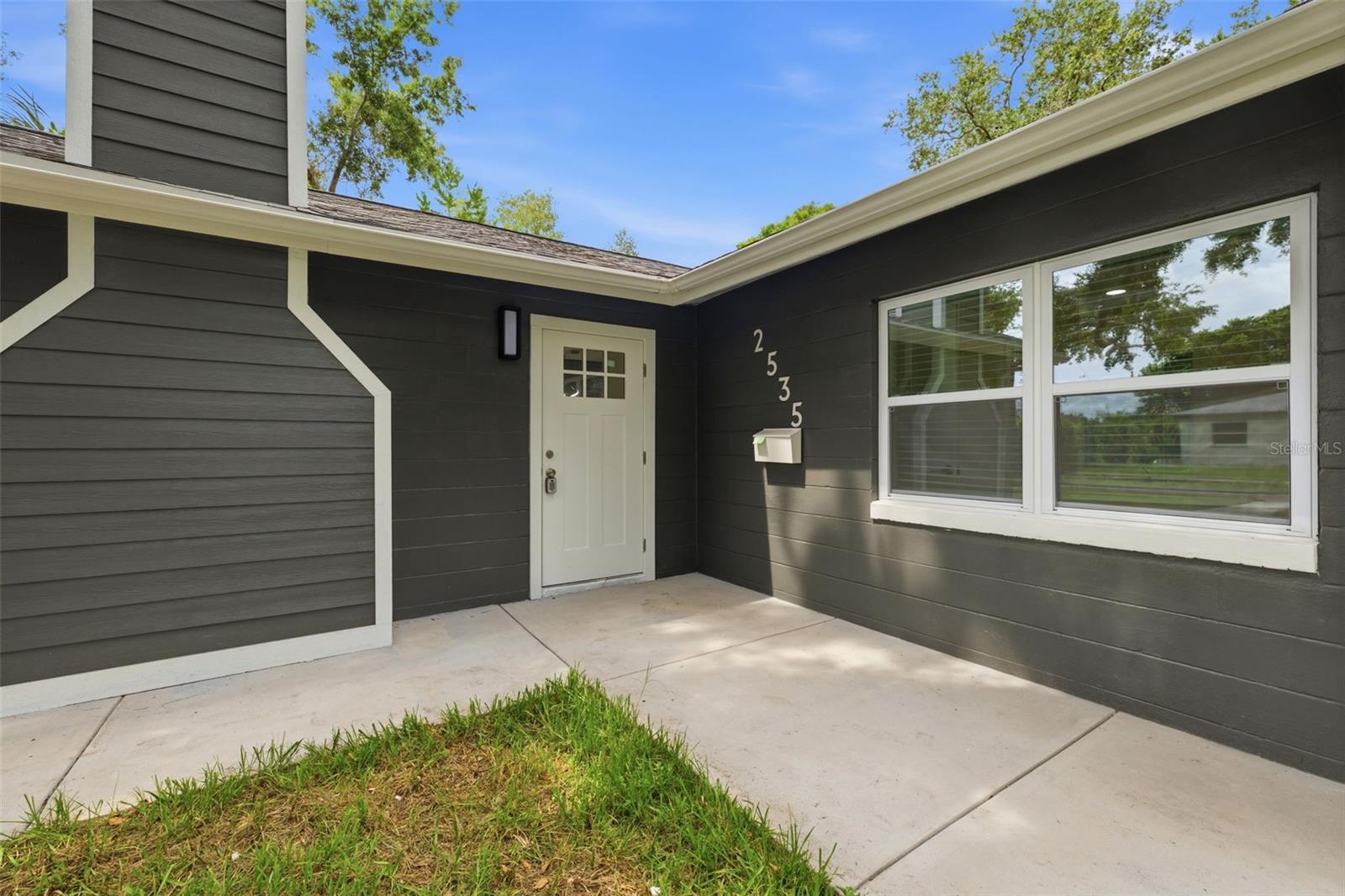 2535 19 St, Saint Petersburg, FL 33712 photo