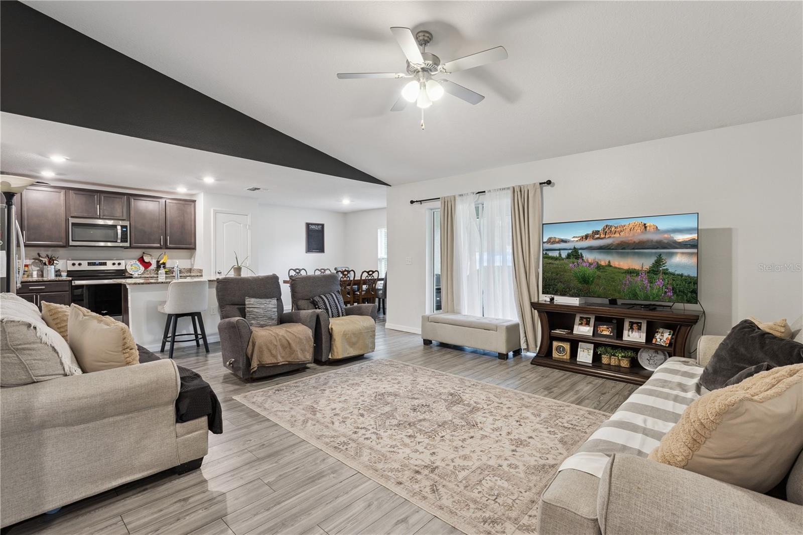 1063 Lake Arbor Ct, Tavares, FL 32778 photo