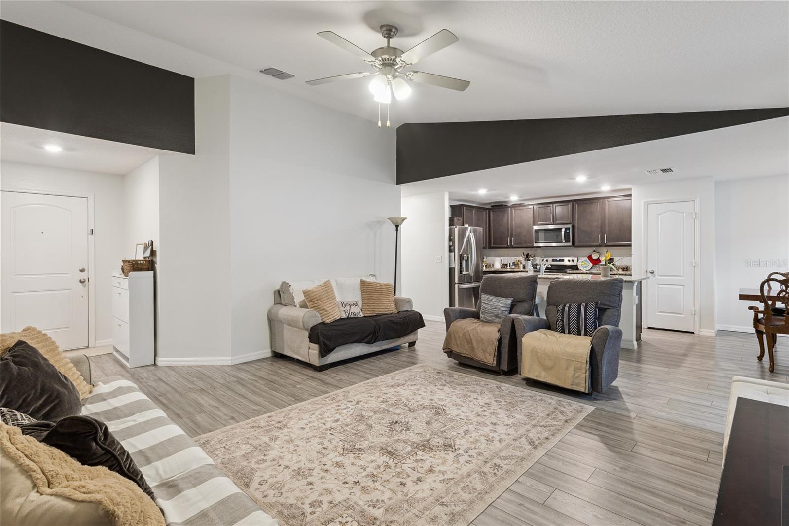 1063 Lake Arbor Ct, Tavares, FL 32778 photo