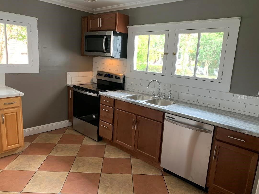 201 E Voorhis Ave, Deland, FL 32724 photo
