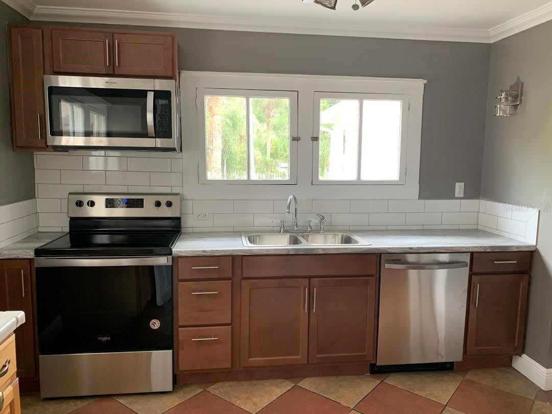 201 E Voorhis Ave, Deland, FL 32724 photo