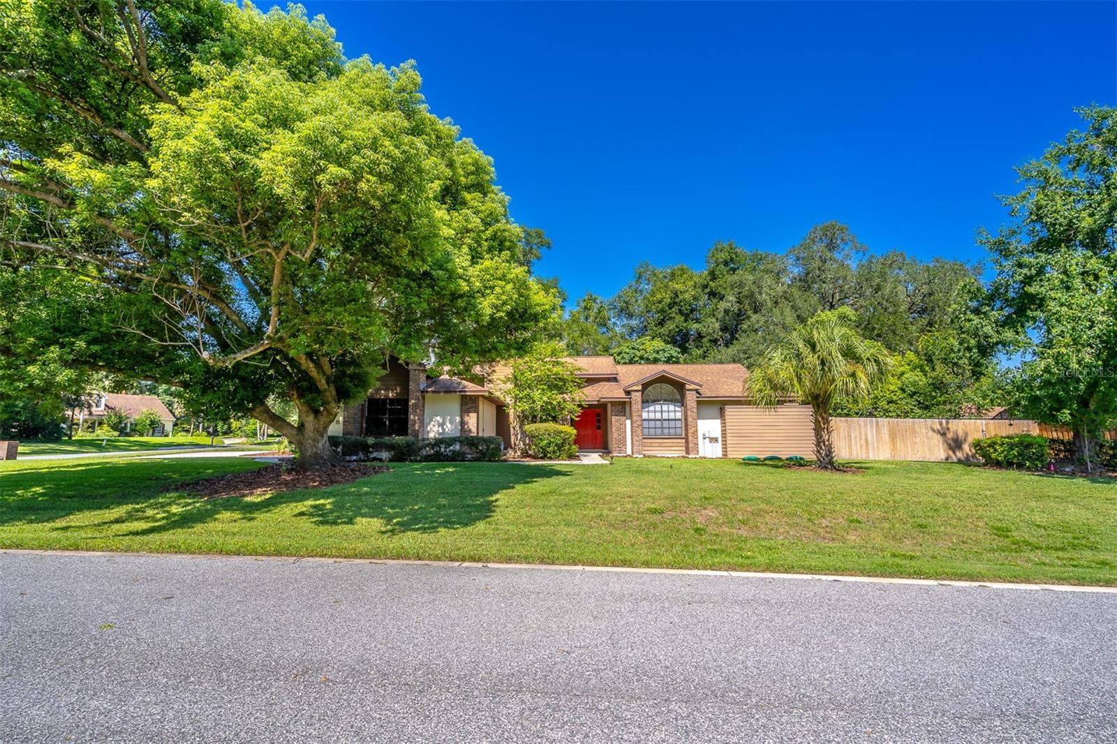 935 Pine Shadow Dr, Apopka, FL 32712