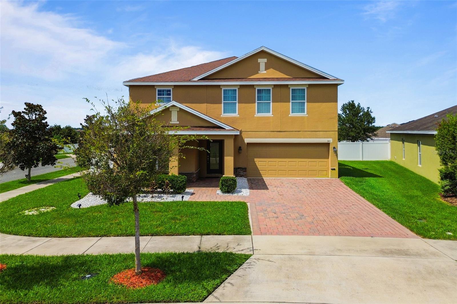 301 Sparrow Hawk Dr, Groveland, FL 34736