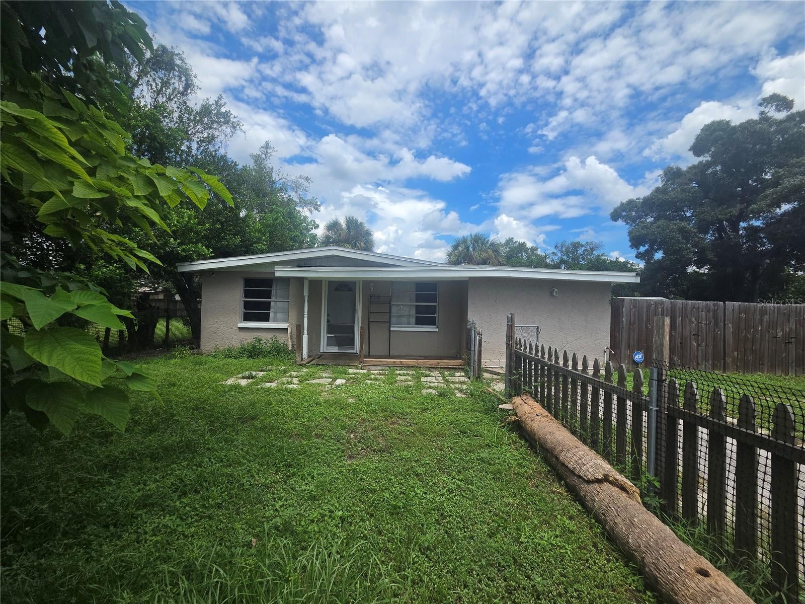 916 123 Ave, Tampa, FL 33612