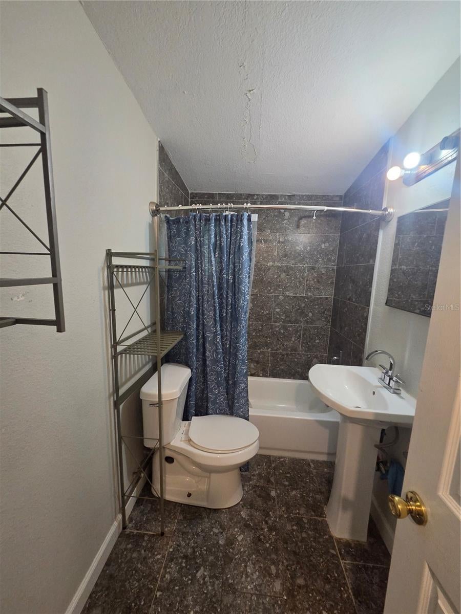 916 E 123 Ave, Tampa, FL 33612 photo