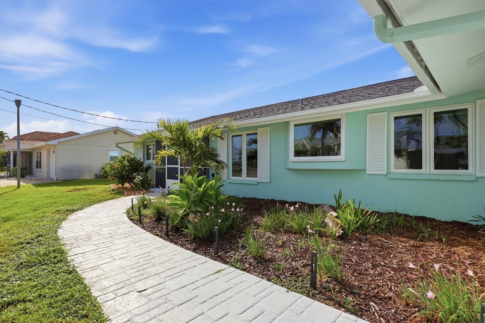 1925 Oregon Trl, Englewood, FL 34224 photo