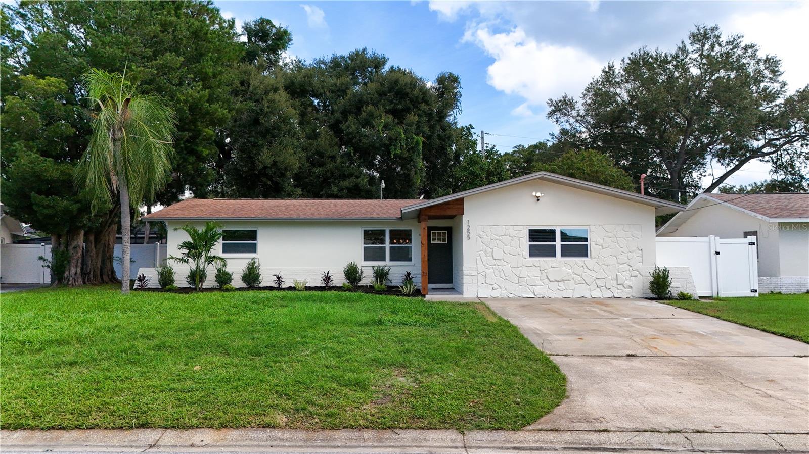 1255 Lazy Lake Rd, Dunedin, FL 34698