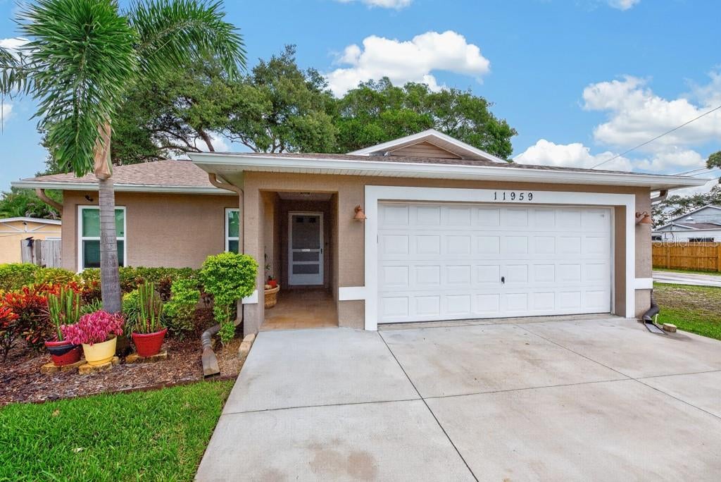 11959 Murray Ave, Seminole, FL 33778