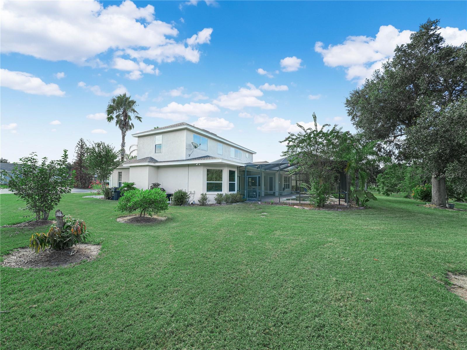 565 Whisper Woods Dr, Lakeland, FL 33813 photo