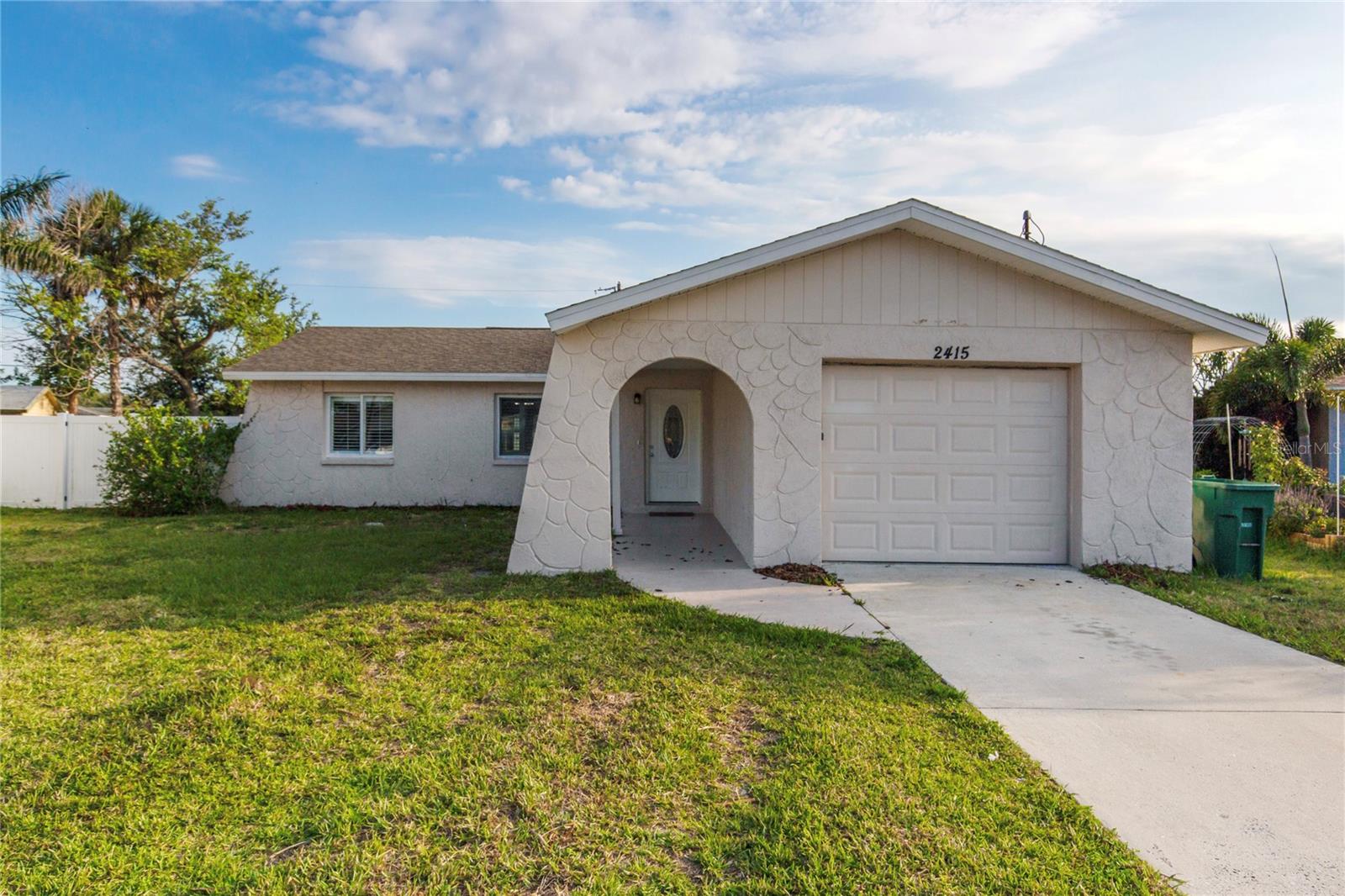 2415 15 St, Palmetto, FL 34221